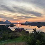 Sunyard House Lofoten * Leknes